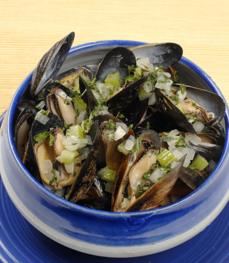 steamed mussels in a bowl